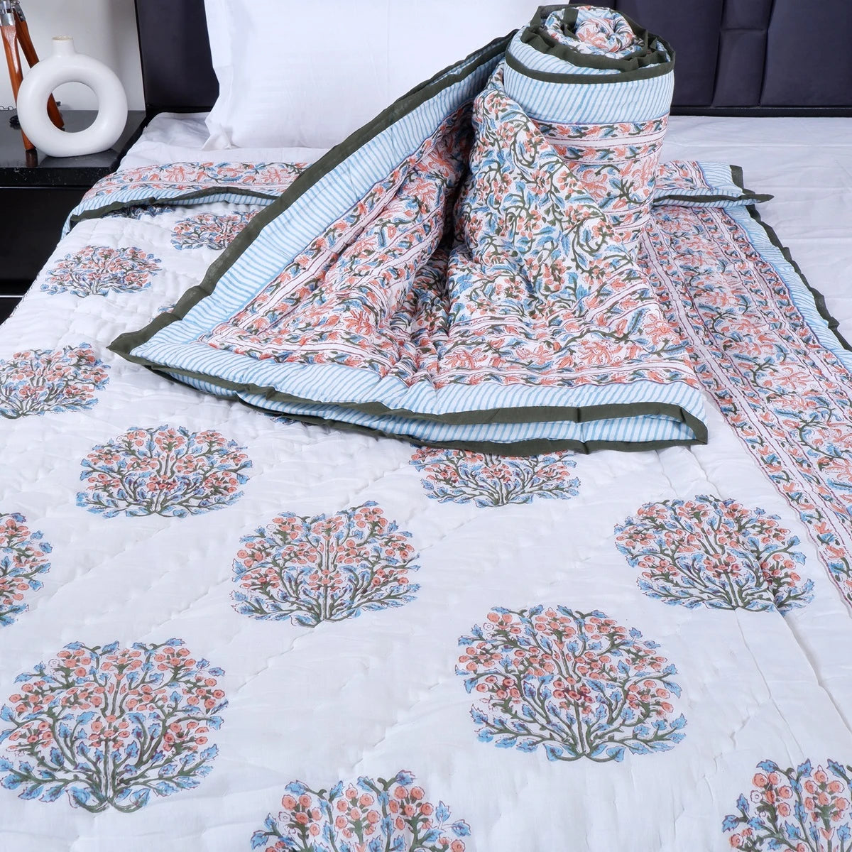 Jaipuri cotton quilt single bed with floral design and contrasting border for cozy bedding